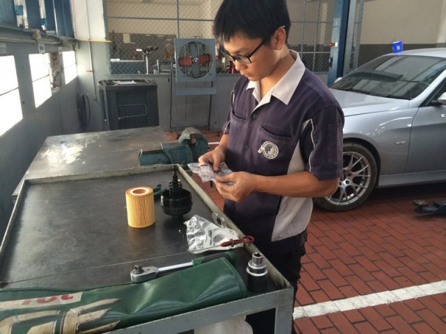 เรียนร่วมสถานประกอบการ : ช่างซ่อมประจำศูนย์บริการ BMW